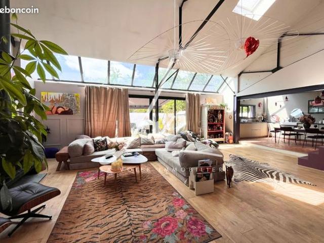 Loft 8 pièces 280 m²
