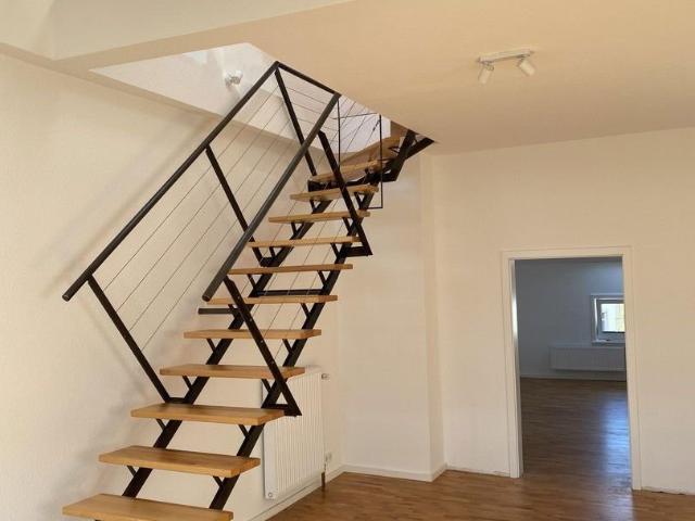 Loftartige 3,5 Zimmer Dachgeschoss Maisonette Wohnung auf 2 Ebenen mit Balkon & Skylineblick