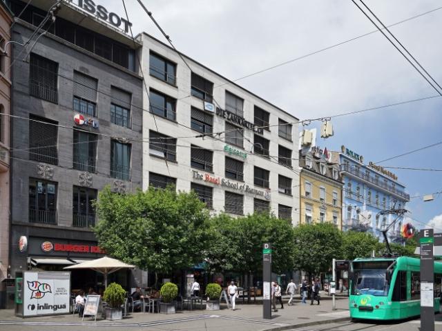 Loftartige 3.5 Zimmer Maisonette Wohnung am Bahnhof!