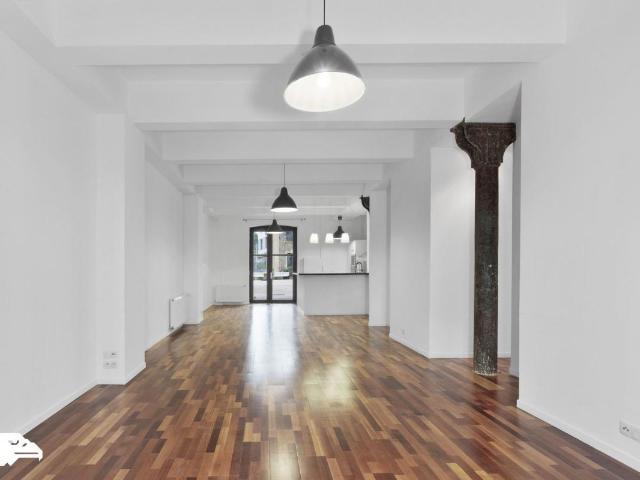 Loft/atelier/surface 3 pièces 106 m²