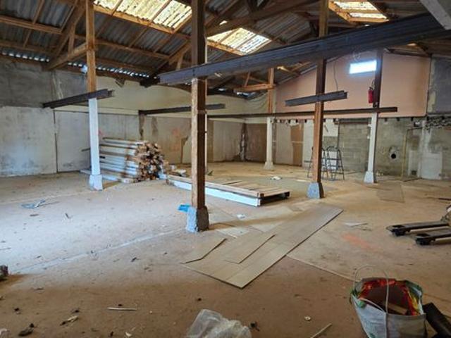 Loft/atelier/surface 1 pièce 200 m²