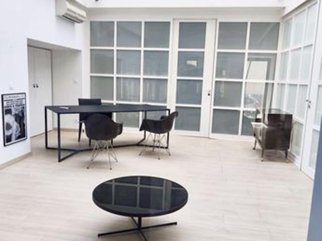 Loft/atelier/surface 2 pièces 174 m²