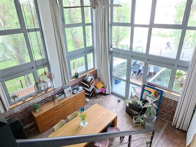 Loft/atelier/surface 7 pièces 141 m²