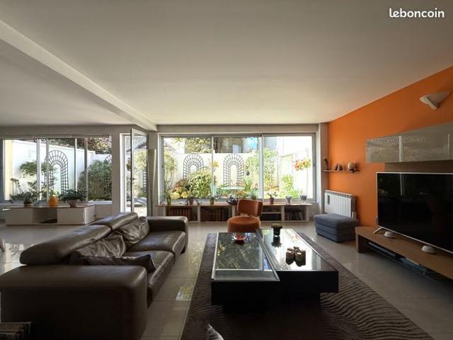 Loft/atelier/surface 7 pièces 209 m²