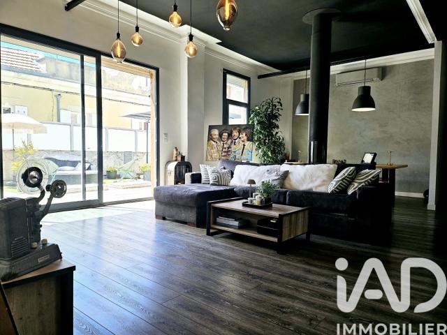 Loft/atelier/surface 7 pièces 215 m²