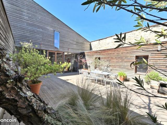 Loft/atelier/surface 7 pièces 210 m²