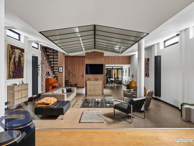 Loft/atelier/surface 4 pièces 225 m²