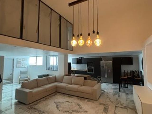 Loft/atelier/surface 5 pièces 136 m²