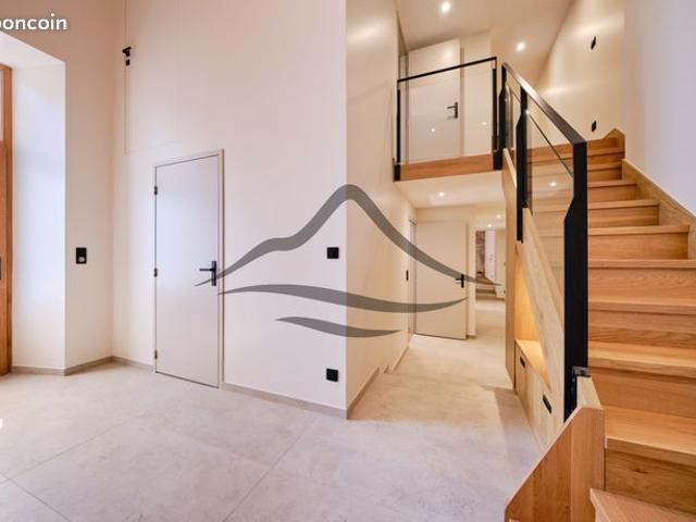 Loft/atelier/surface 6 pièces 131 m²