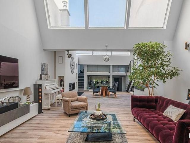 Loft/atelier/surface 6 pièces 197 m²