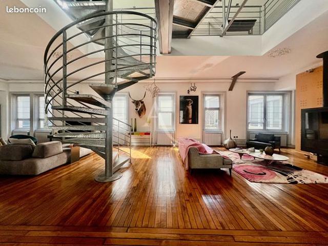 Loft/atelier/surface 8 pièces 389 m²
