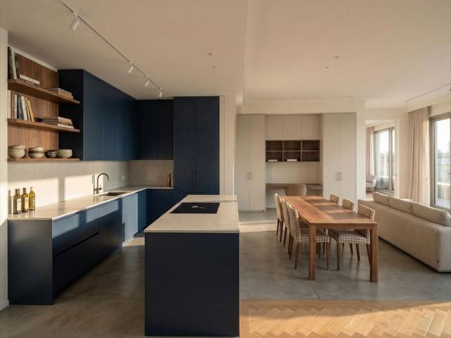 Loftowe mieszkanie 27,18 m² z wysokimi sufitami i zielenią