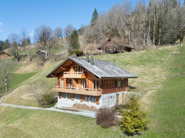 Loftwohnung an ruhiger und sonniger Lage, Chalet Rej