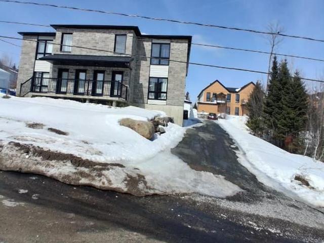 Logement 4 ½ avec un bureau neufs à louer – Saint Donat de Montcalm