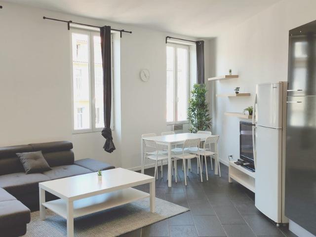 LOGEMENT 4 CHAMBRES 2 SDB TOUT EQUIPE