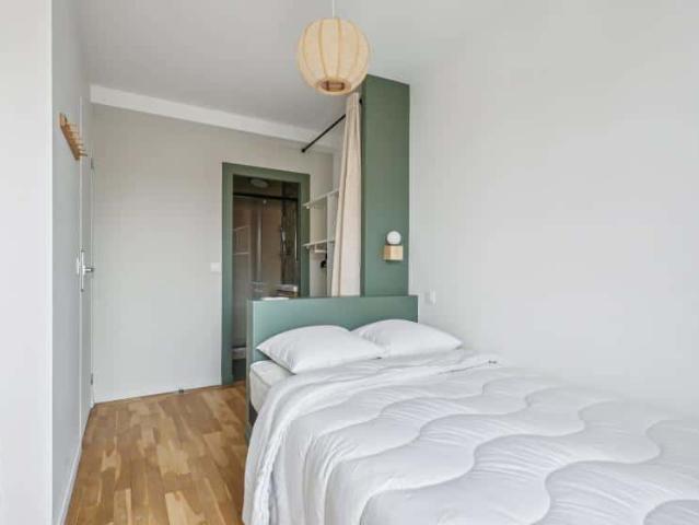 logement 8 avec Salle de bain et WC privatifs