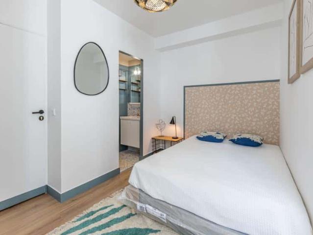 logement 9 avec Salle de bain et WC privatifs