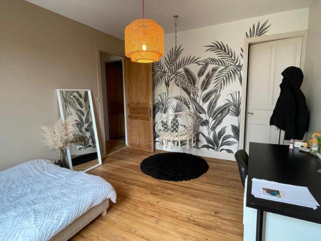 Logement 2 étudiants ou mère avec enfant s