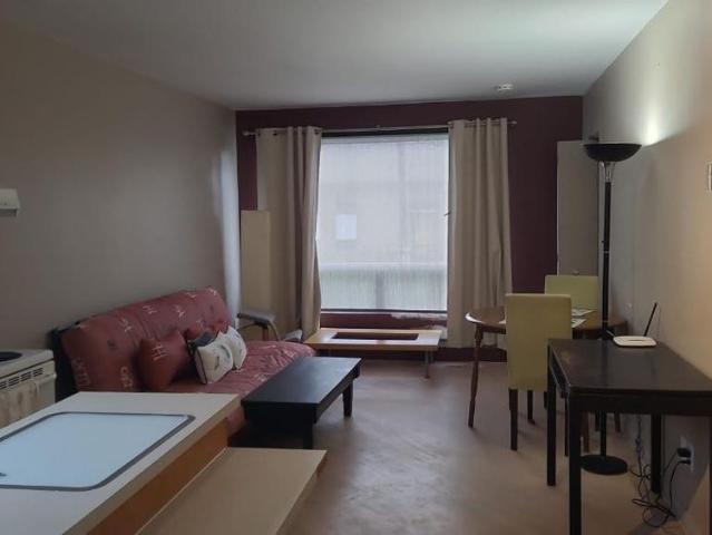 Logement 3 1/2, près université