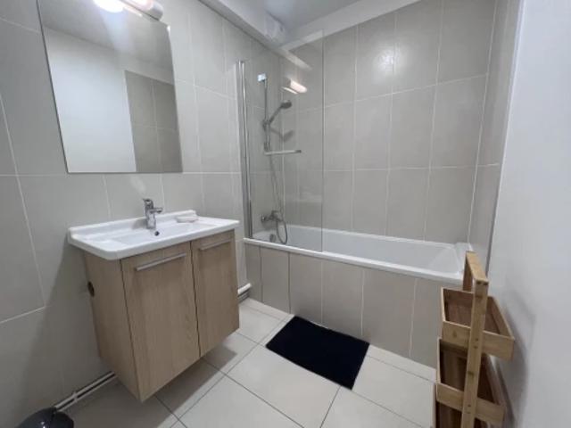 logement à louer en location Courbevoie 92400