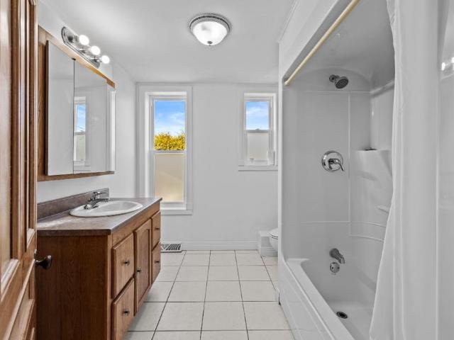Logement à louer 4 1/2 + rangement sous sol