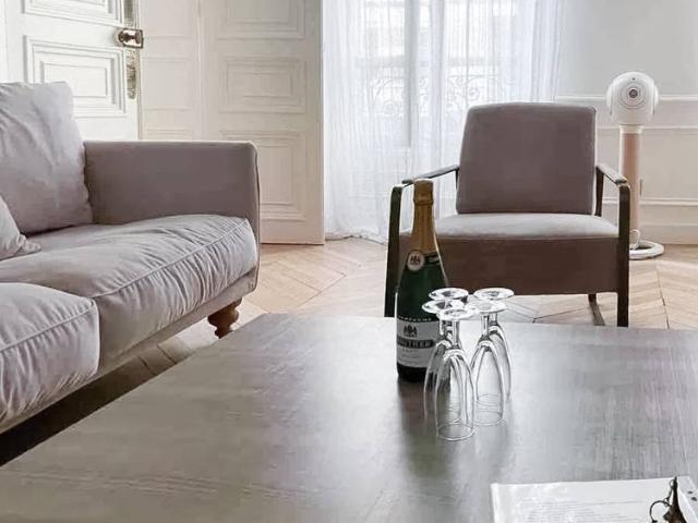Logement à Paris, Location meublée T3 Grenelle PA 4930
