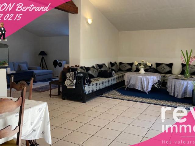 Logement avec grand garage
