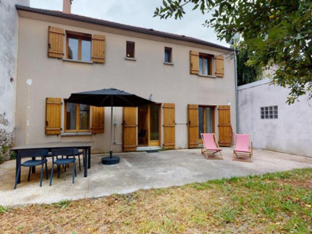 logement dans une location de 150m² à Romainville