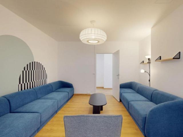 logement dans une location de 2120m² à Cergy