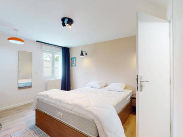 logement dans une location de 247m² à Nanterre