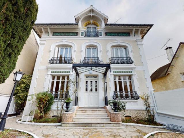 logement dans une location de 281m² à Rosny sous Bois