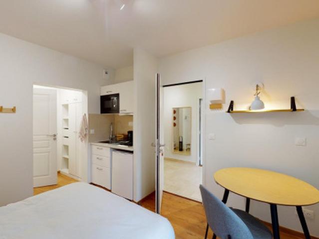 logement dans une location de 286m² à Issy les Moulineaux