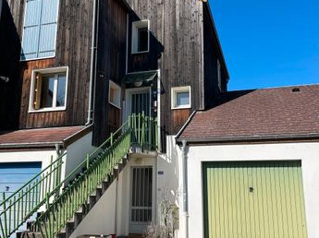 Logement semi individuel de 4 pièces 91 m2 avec terrasse et jardin