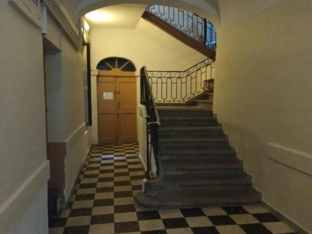 Logement situé dans un bel immeuble bourgeois