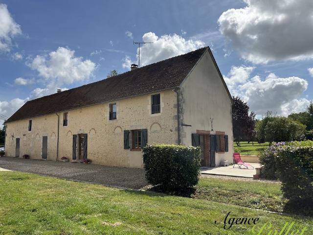 Loiret, corps de ferme sur 39 ha prés, bois, étang, taillis