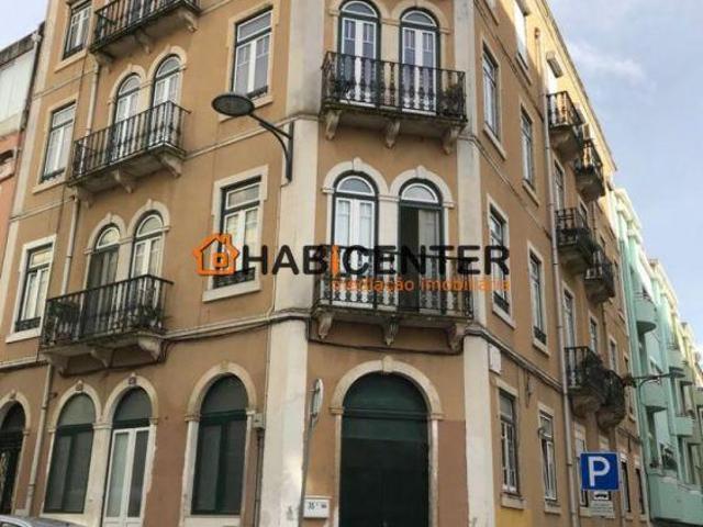 Loja muito central tranformada em 2 apartamentos | 26044059149