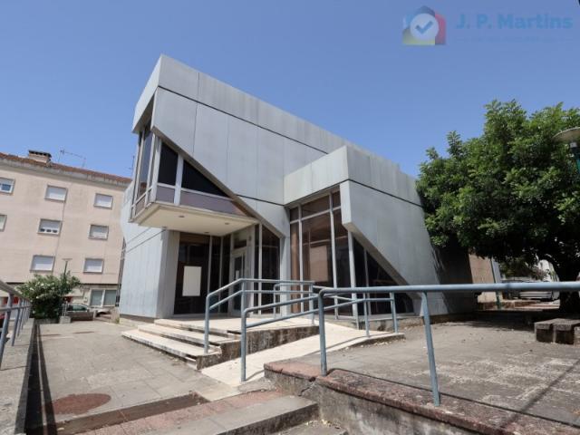Loja numa zona consolidada e de forte dinâmica urbana, Mafra
