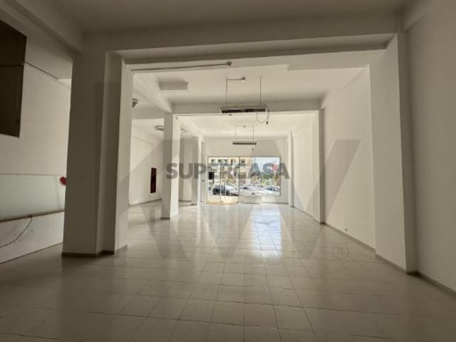 LOJA NA AVENIDA DAS DESCOBERTAS INFANTADO LOURES 180 M2 E 2 ENTRADAS
