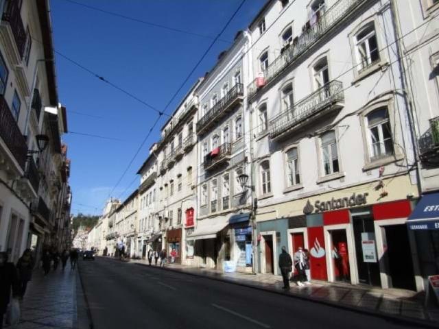 Loja na Baixa de Coimbra com 3 pisos