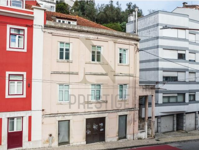 Loja na Rua dos Combatentes