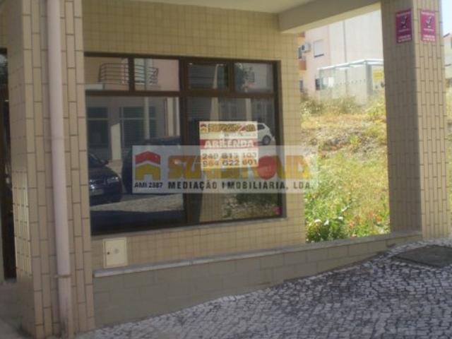 Loja na Urbanização da Quinta da Silva