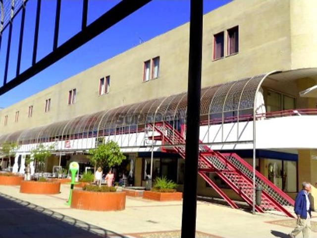 Loja no Centro Cívico de Carnaxide C. Comercial Solátia
