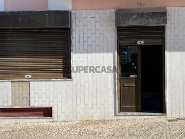 Loja no centro da cidade com boa visibilidade!