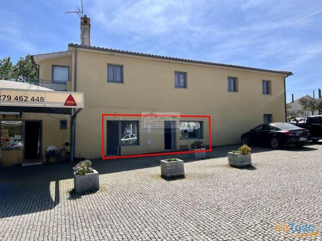 Loja no centro de Alfândega da Fé para ARRENDAR | 26084062340