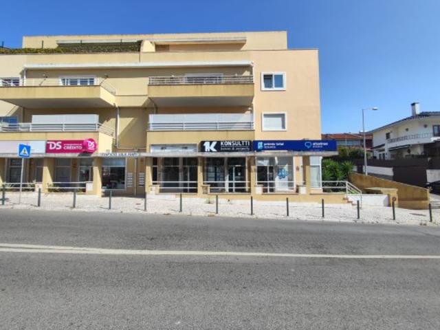 Loja no centro de Carcavelos