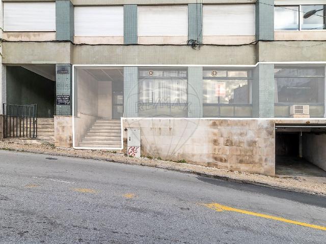 Loja no Centro de Coimbra Versatilidade e Localização Premium