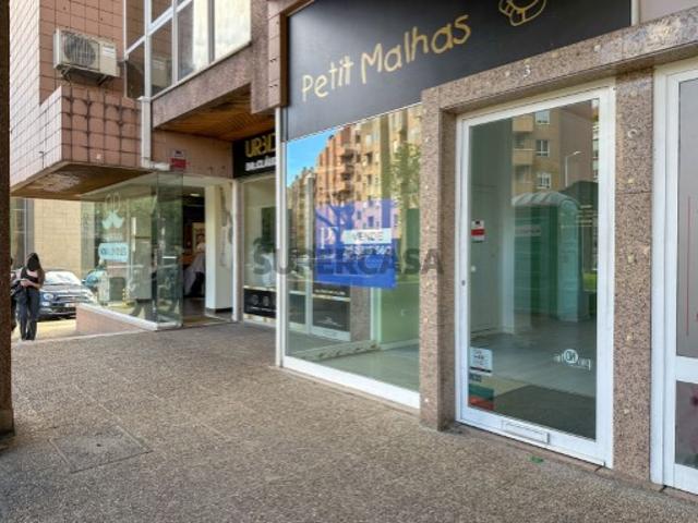 Loja no centro de Famalicão