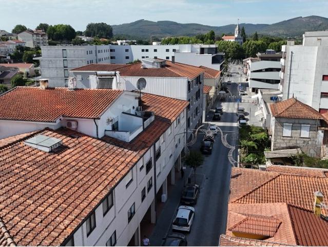 Loja no centro de Lousada com armazém
