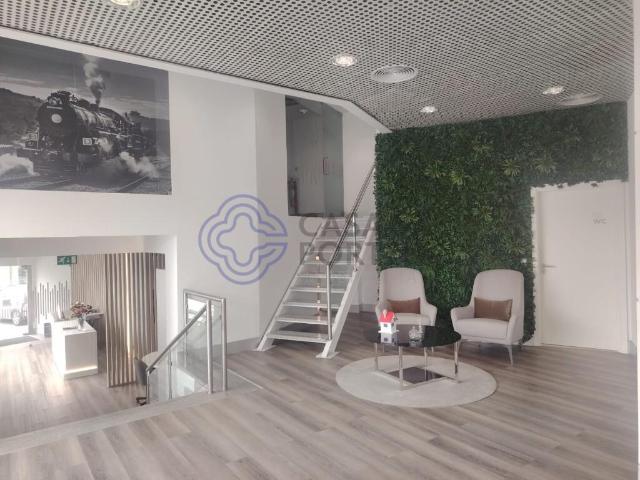 Loja no centro do Porto com 300m2 como nova
