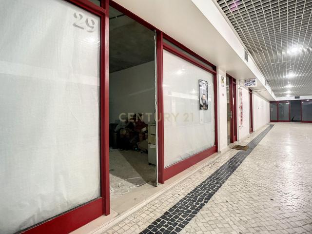 Loja no Edifício Varandas em Nazaré